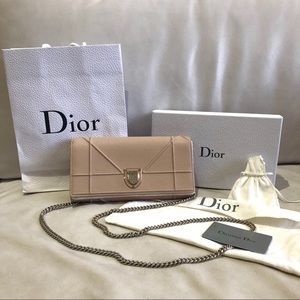 Authentic Diorama Wallet On Chain